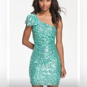 Elegant One-Shoulder Green Sequin Dress